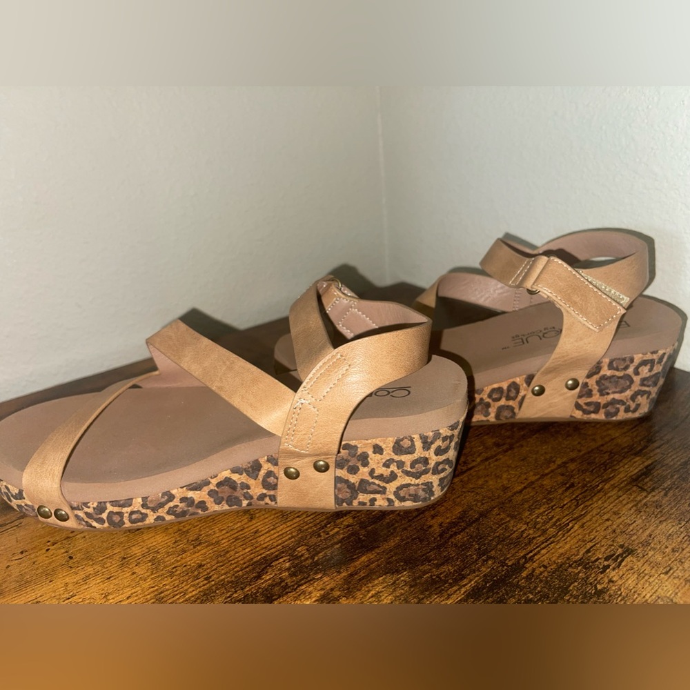 Corkys footwear keep it casual wedge size 7